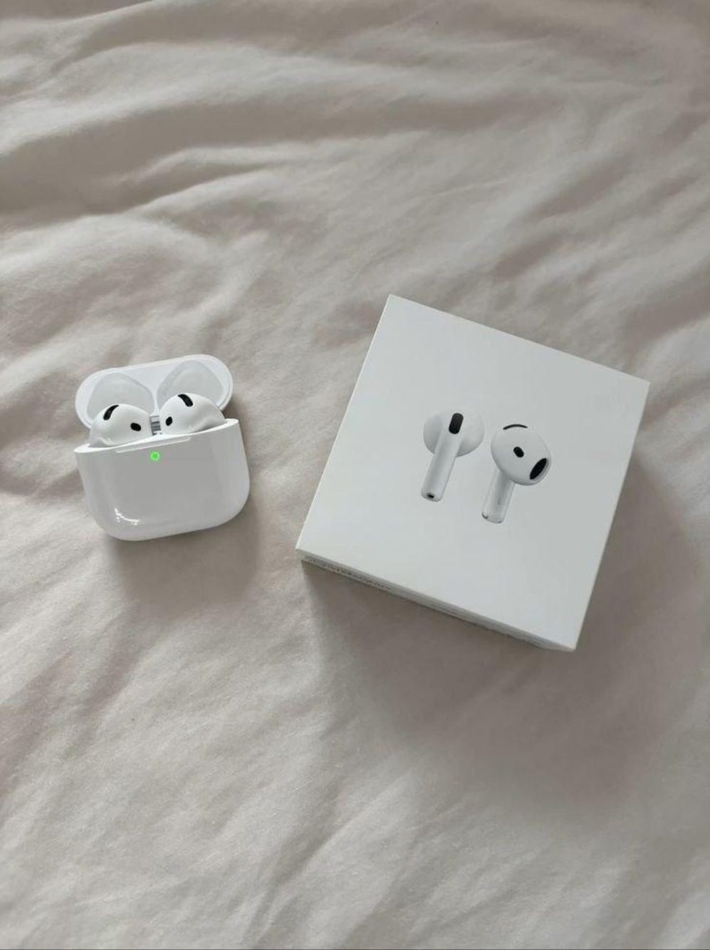 Apple White True Wireless Earbuds with Charging Case
